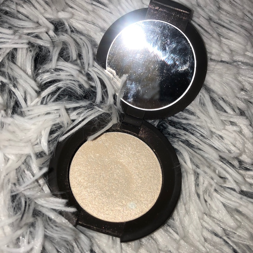 Mini becca highlighter
